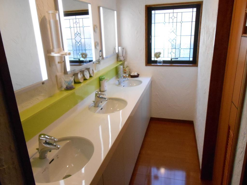 Pension Nugget Inn Hakuba Bagian luar foto