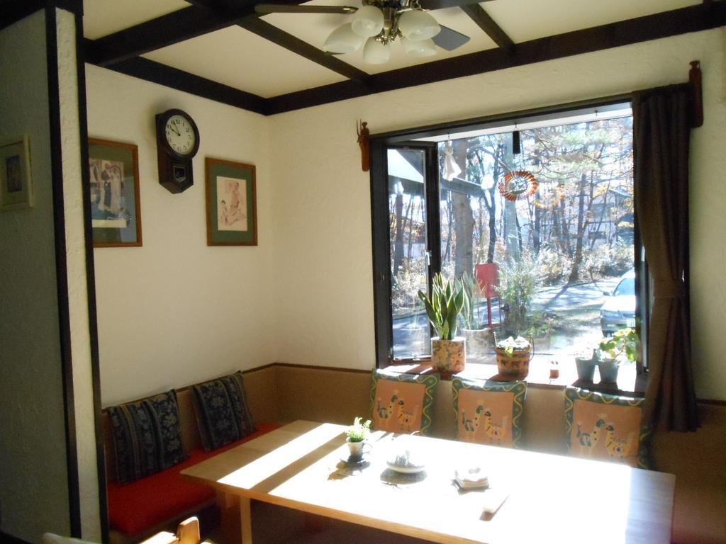 Pension Nugget Inn Hakuba Bagian luar foto