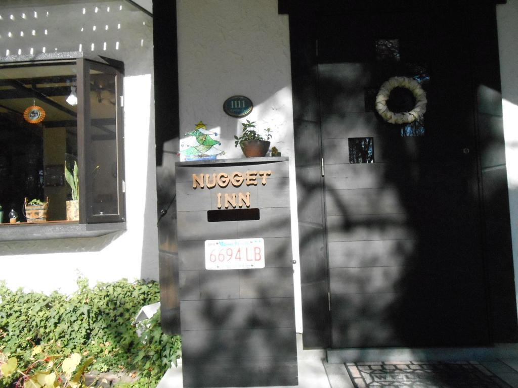 Pension Nugget Inn Hakuba Bagian luar foto