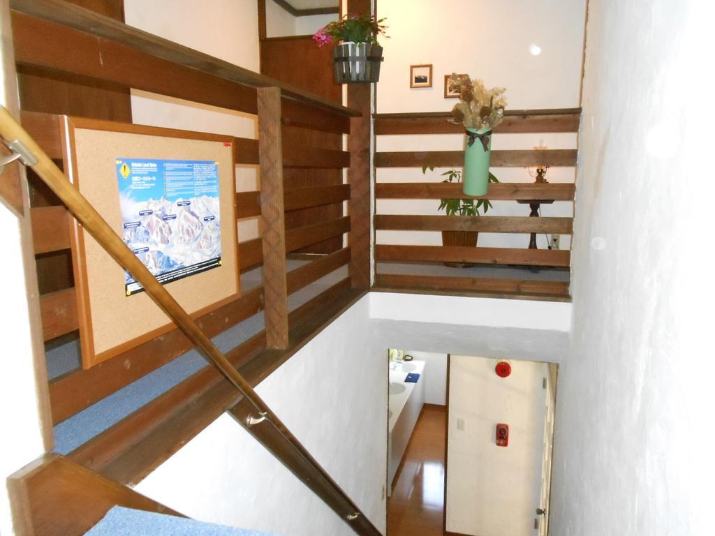Pension Nugget Inn Hakuba Bagian luar foto
